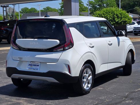 Used 2025 Kia Soul LX w/ LX Technology Package FWD image 11