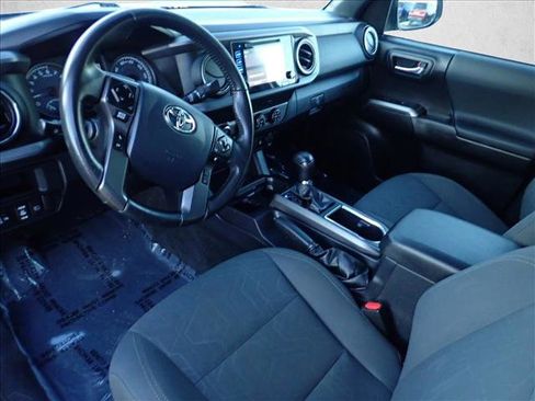 Used 2019 Toyota Tacoma TRD Off-Road w/ Technology Package image 9