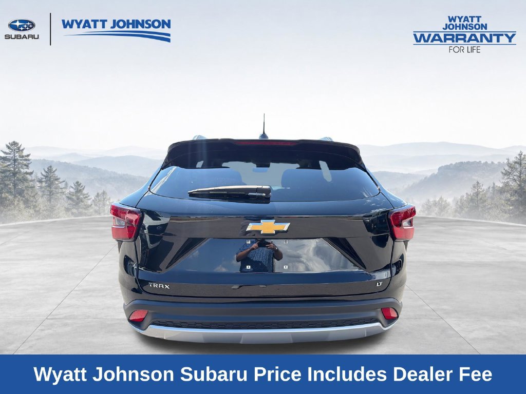 Used 2024 Chevrolet Trax LT FWD image 7