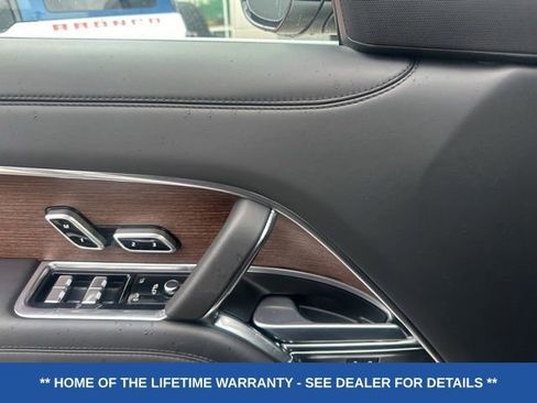Used 2024 Land Rover Range Rover SE AWD/4WD image 2