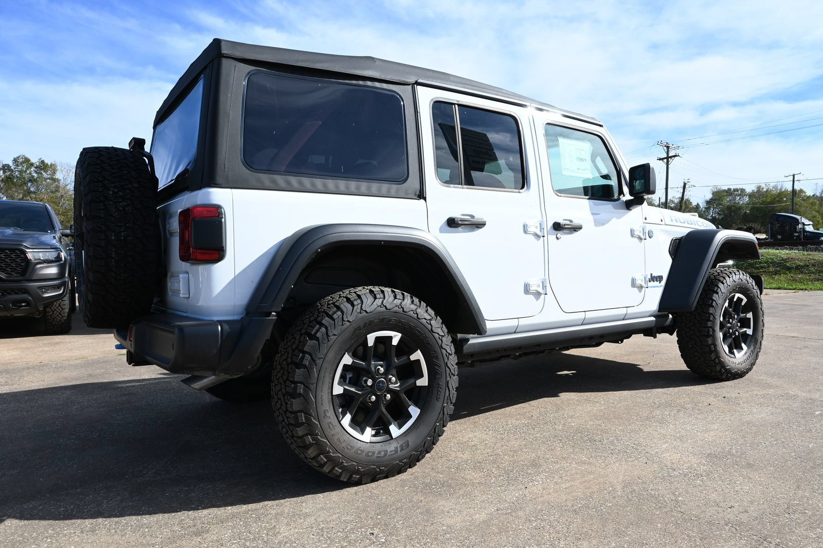 New 2025 Jeep Wrangler Unlimited Rubicon 4xe w/ Safety Group AWD/4WD image 3
