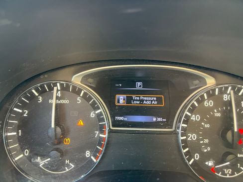 Used 2017 Nissan Pathfinder SV FWD image 14