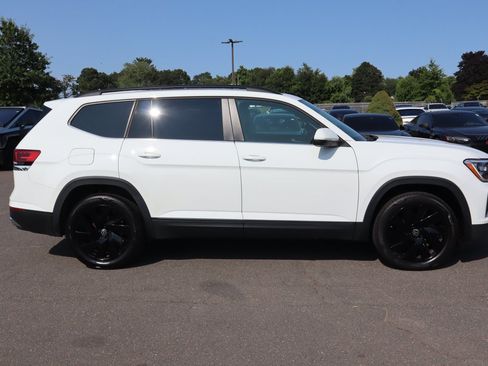 Used 2024 Volkswagen Atlas SE AWD/4WD image 4