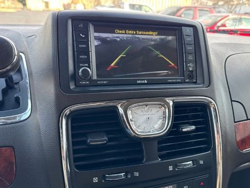 Used 2014 Chrysler Town & Country Touring FWD image 24