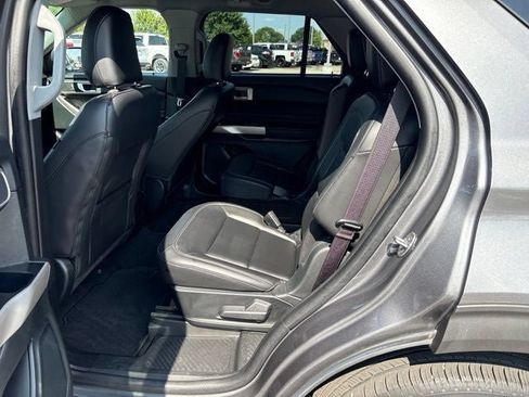 Used 2024 Ford Explorer XLT w/ Equipment Group 202A AWD/4WD image 18