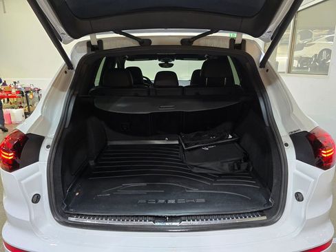 Used 2017 Porsche Cayenne S Platinum w/ Premium Package Plus (Pjy) image 27