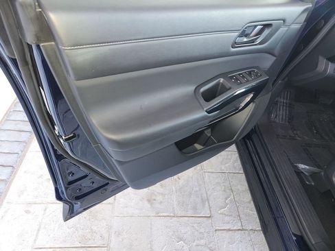 Certified 2025 Nissan Pathfinder SV image 28