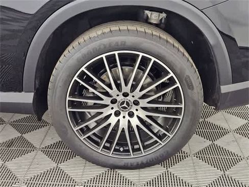 Used 2025 Mercedes-Benz GLC 300 4MATIC image 13