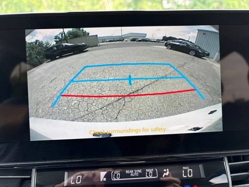 Used 2026 Toyota Sienna XLE FWD image 21