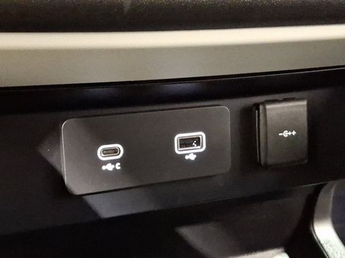 Used 2021 Land Rover Defender 110 SE image 23