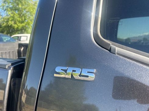 Used 2019 Toyota Tacoma SR5 AWD/4WD image 14