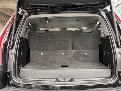 Used 2018 Cadillac Escalade Luxury AWD/4WD image 17