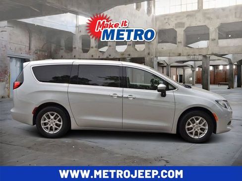 Used 2023 Chrysler Voyager LX FWD image 1