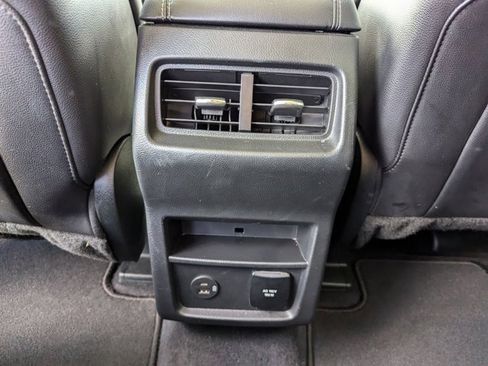 Used 2022 Ford Edge Titanium image 17