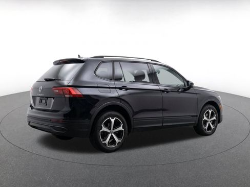 Used 2026 Volkswagen Tiguan SE AWD/4WD image 7