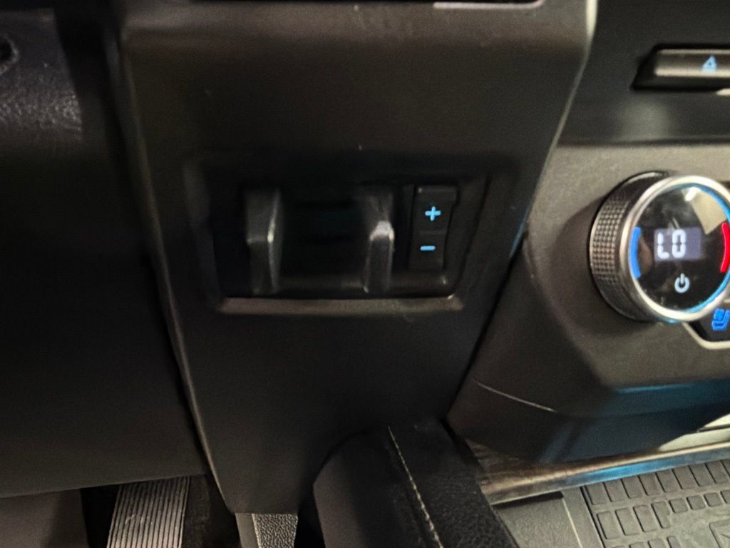 Used 2018 Ford Expedition Limited w/ Equipment Group 301A AWD/4WD image 17