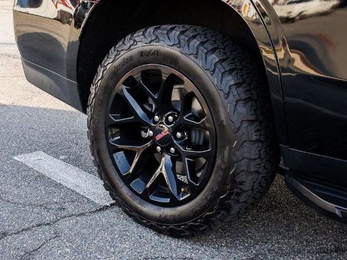 Used 2023 GMC Yukon AT4 w/ Technology Package image 7