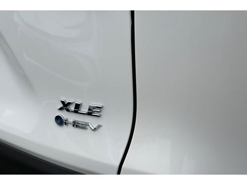 Used 2025 Toyota RAV4 XLE w/ Convenience Package image 7