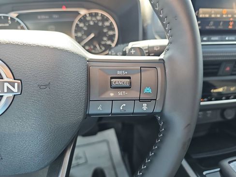 Used 2025 Nissan Rogue SV w/ SV Premium Package FWD image 23