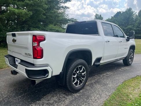 Used 2023 Chevrolet Silverado 2500 High Country AWD/4WD image 3