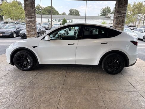 Used 2023 Tesla Model Y Long Range AWD/4WD image 9