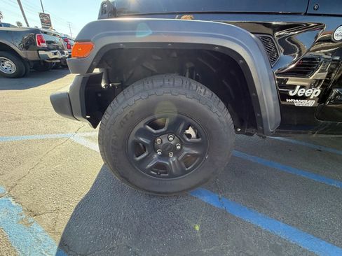 Used 2018 Jeep Wrangler Unlimited Sport image 5