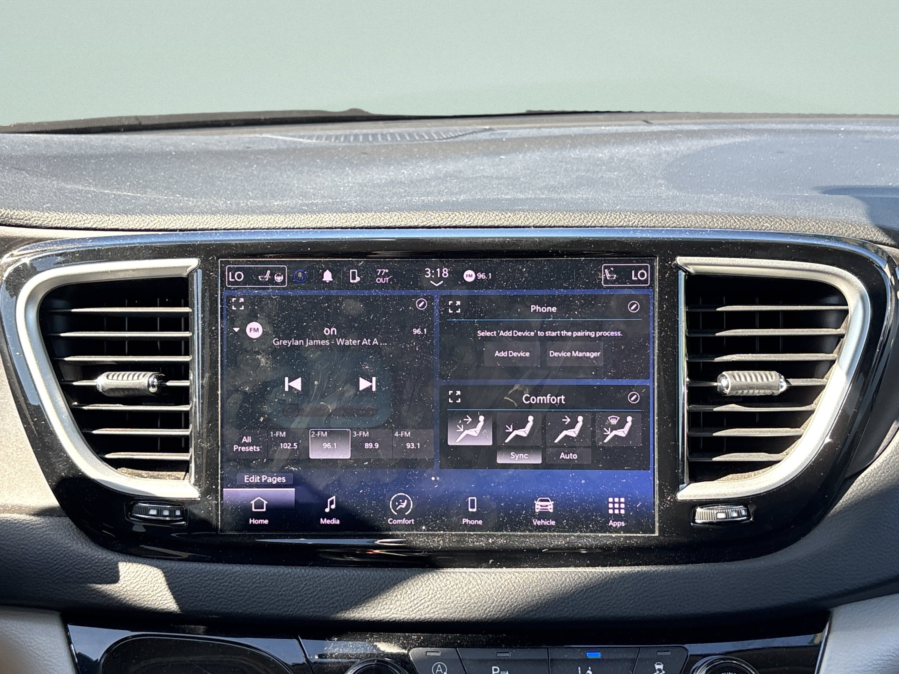 Used 2024 Chrysler Pacifica Touring-L FWD image 26