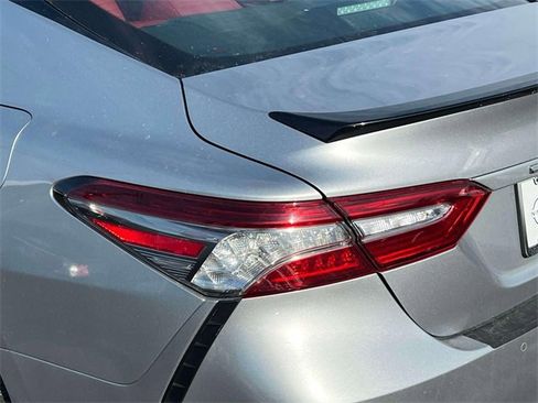 Used 2018 Toyota Camry XSE image 9