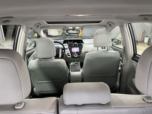 Used 2013 Toyota Prius V Five image 32
