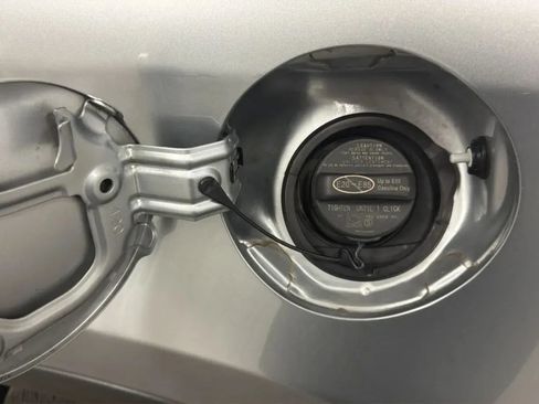 Used 2018 Toyota RAV4 XLE FWD image 30