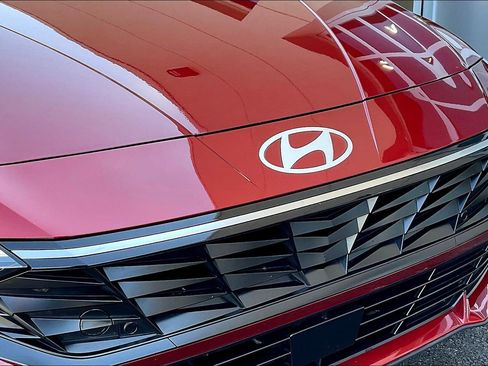 Used 2025 Hyundai Elantra SEL image 33