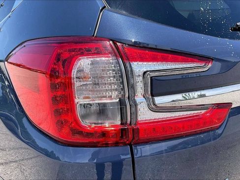 Used 2024 Subaru Ascent Premium w/ Convenience Package AWD/4WD image 31