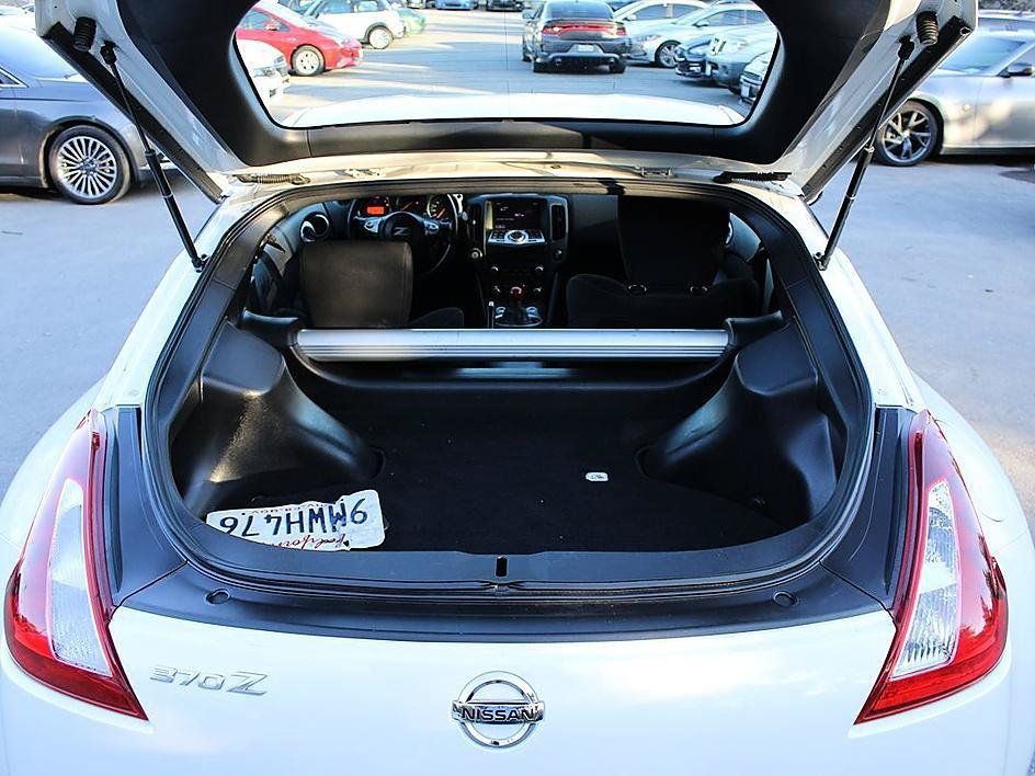 Used 2018 Nissan 370Z Coupe RWD image 9