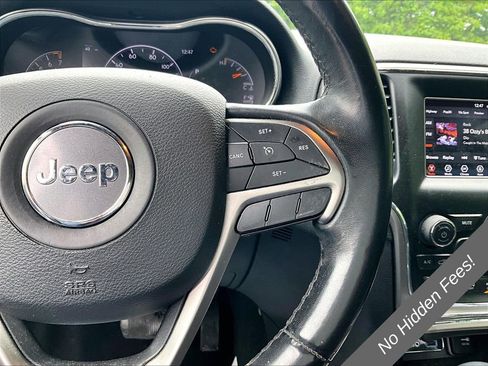 Used 2019 Jeep Grand Cherokee Laredo AWD/4WD image 17