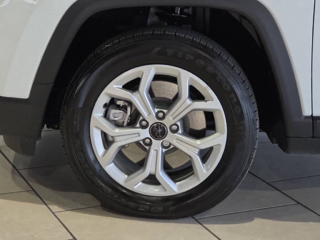 Used 2026 Jeep Compass Latitude AWD/4WD image 8