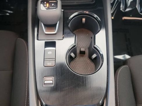 Used 2024 Nissan Rogue S FWD image 17