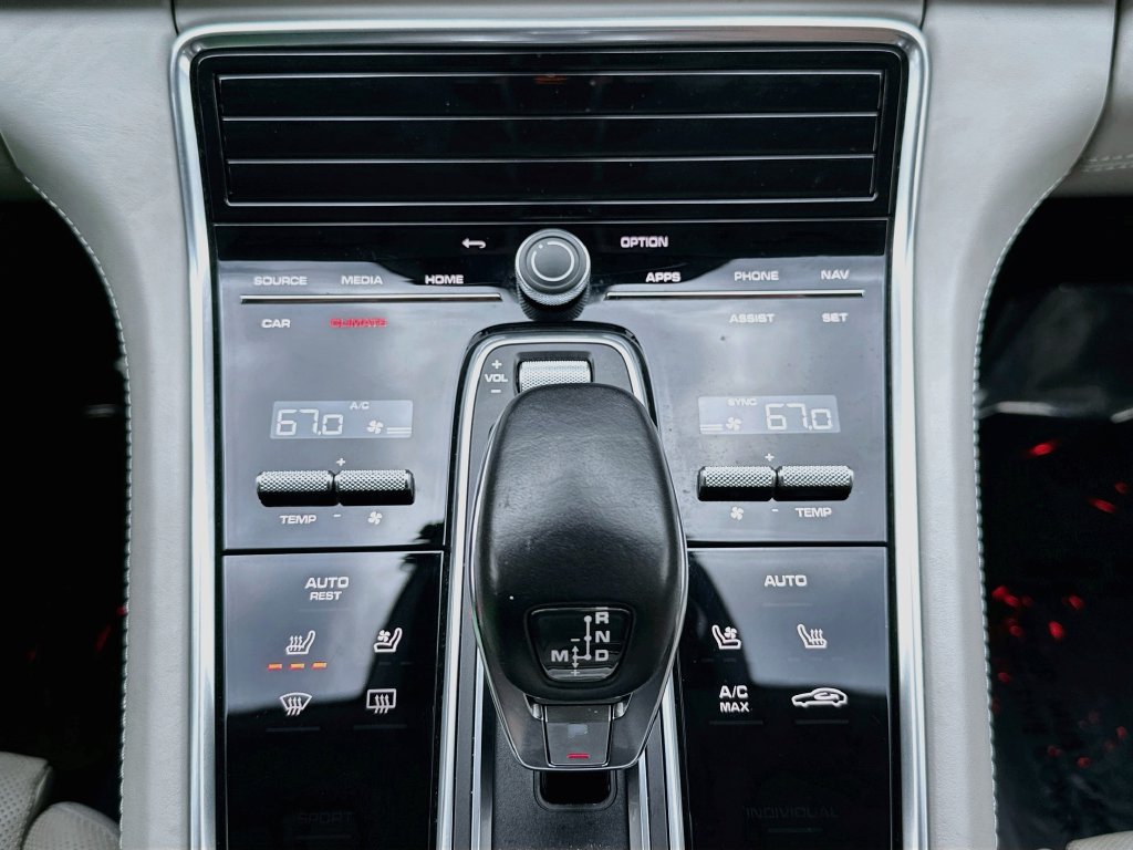 Certified 2022 Porsche Panamera 4S w/ Premium Package AWD/4WD image 18