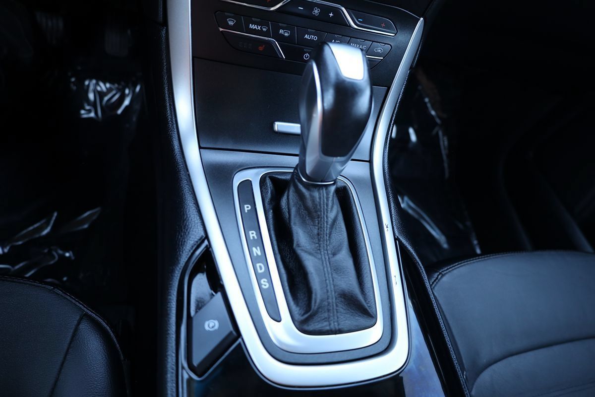 Used 2018 Ford Edge SEL FWD image 33