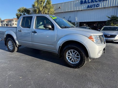 Used 2018 Nissan Frontier SV image 2
