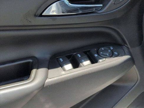 Used 2019 Chevrolet Equinox LT FWD image 12