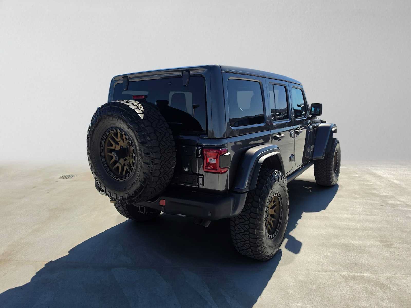 Used 2022 Jeep Wrangler Unlimited Rubicon w/ Xtreme Recon 35" Tire Package AWD/4WD image 3