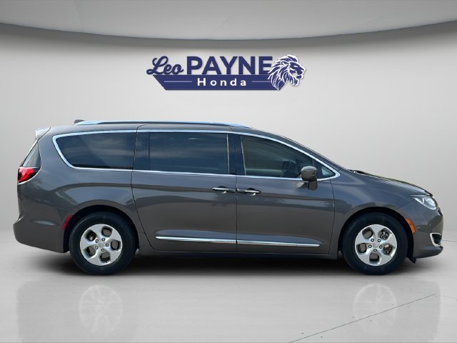 Used 2017 Chrysler Pacifica Touring-L Plus FWD image 13