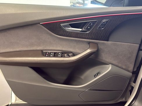 Used 2019 Audi Q8 Prestige image 7