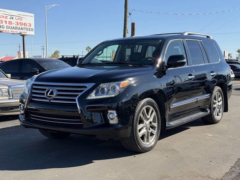 Used 2015 Lexus LX 570 4WD w/ Luxury Package image 2