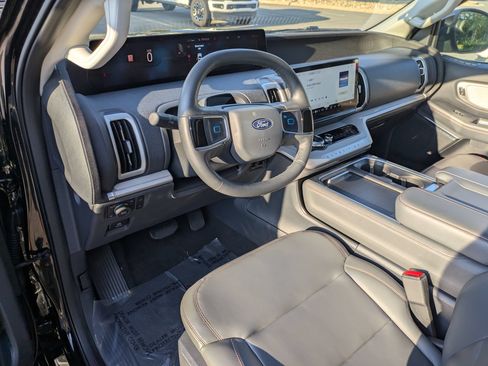 Certified 2025 Ford Expedition Active AWD/4WD image 14