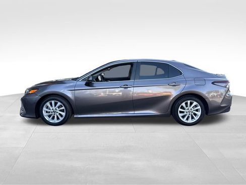 Used 2022 Toyota Camry LE FWD image 2