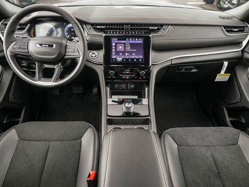 New 2025 Jeep Grand Cherokee L Altitude image 14