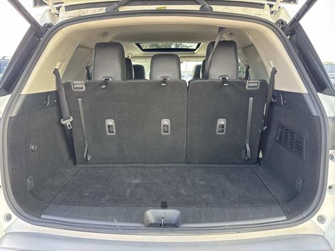 Used 2024 Nissan Pathfinder SL w/ SL Premium Package image 10