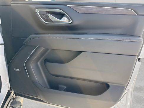 Used 2024 Chevrolet Tahoe Z71 w/ Luxury Package image 9