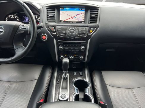 Used 2020 Nissan Pathfinder SL AWD/4WD image 3